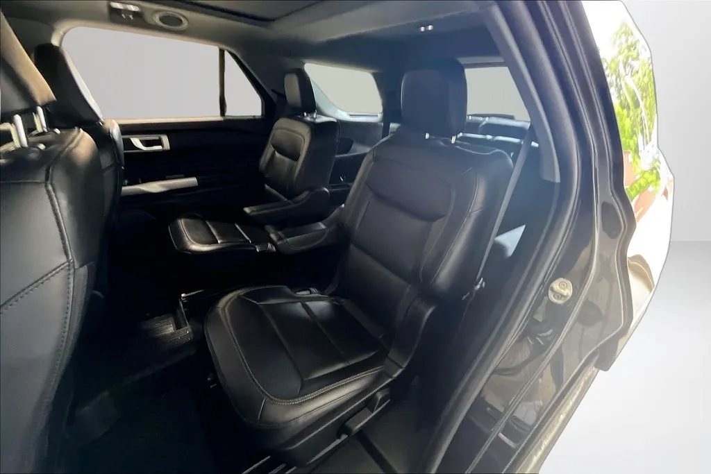 Ford Explorer photo 22