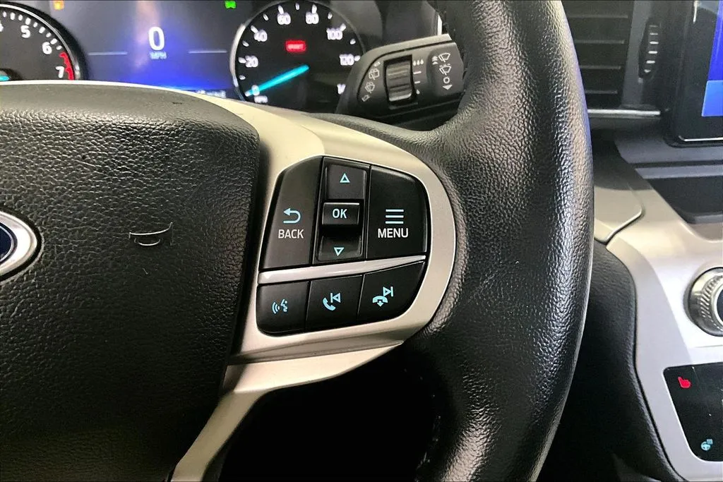 Ford Explorer photo 12