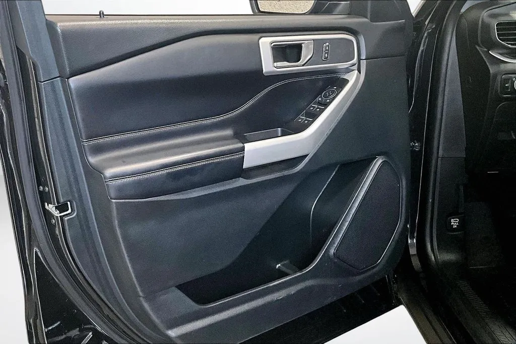 Ford Explorer photo 20