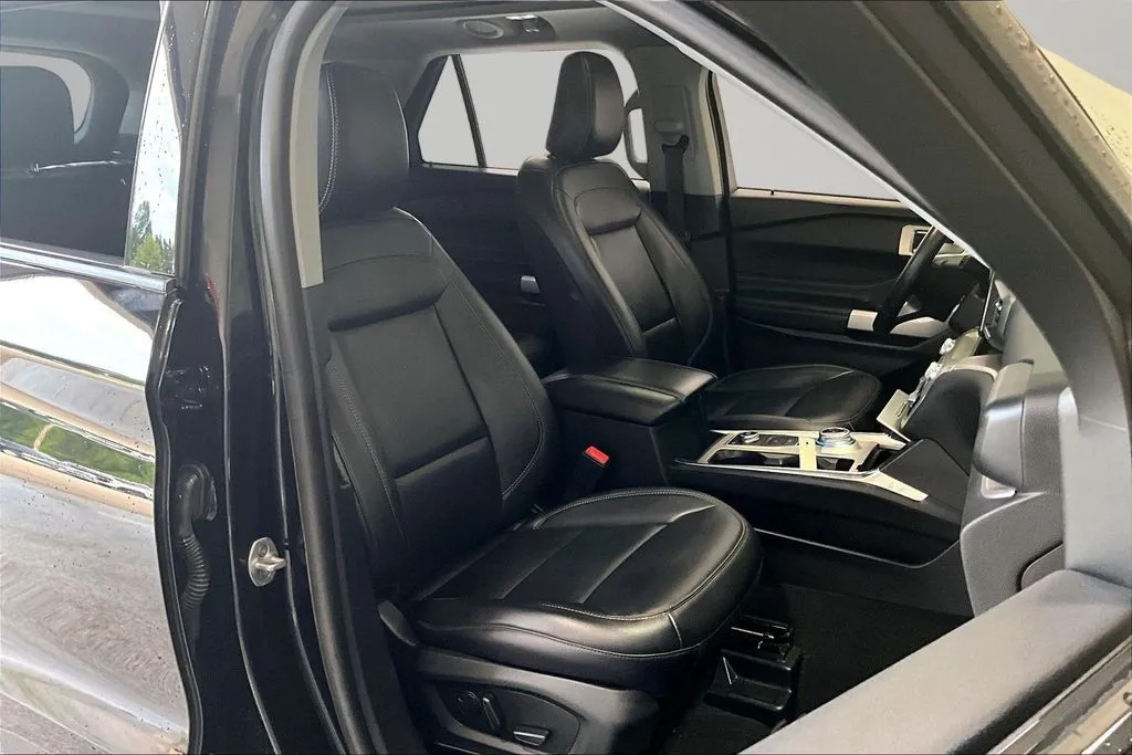 Ford Explorer photo 29