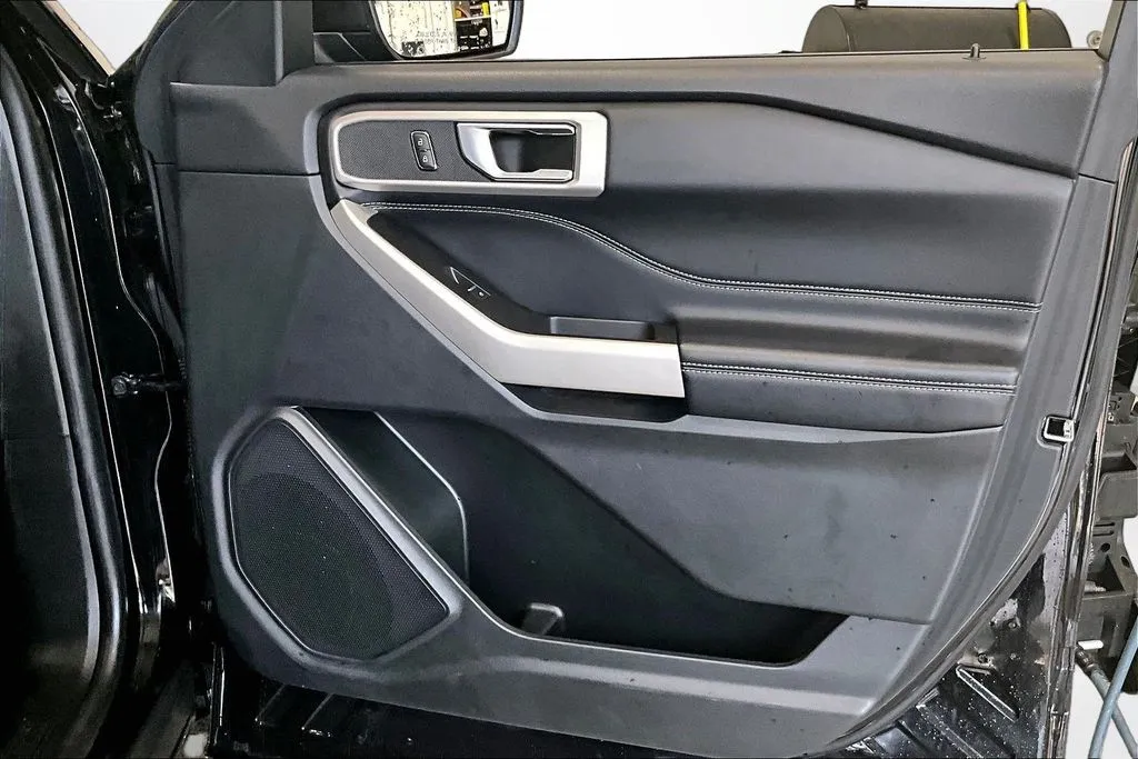 Ford Explorer photo 28