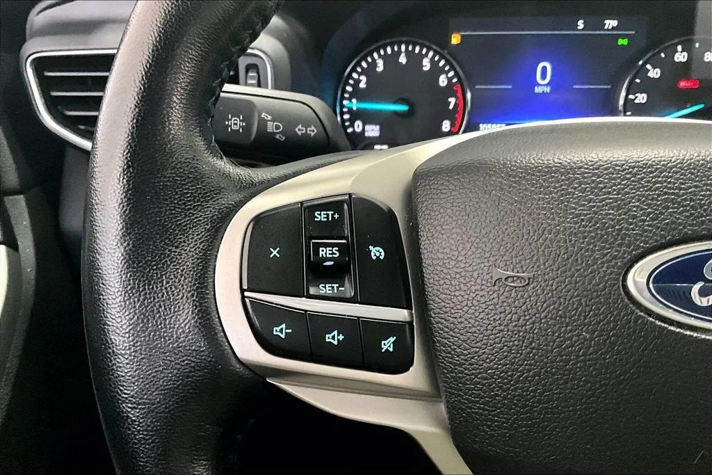 Ford Explorer photo 11