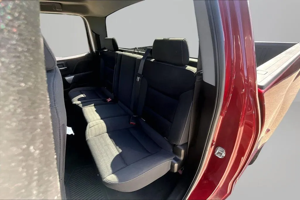 Chevrolet Silverado photo 21