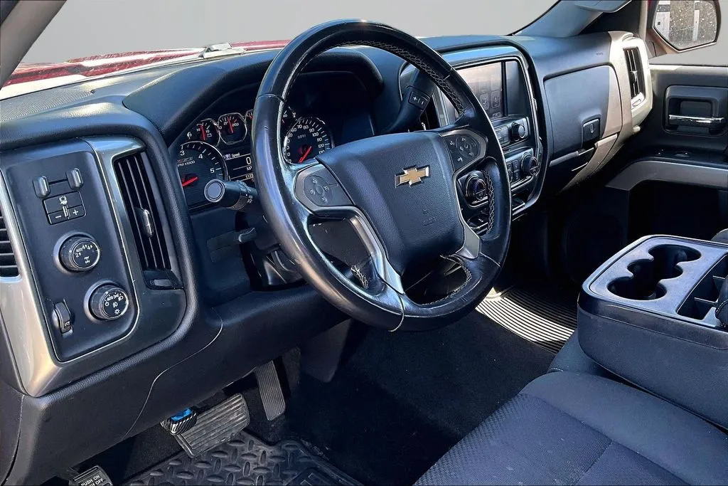 Chevrolet Silverado photo 16