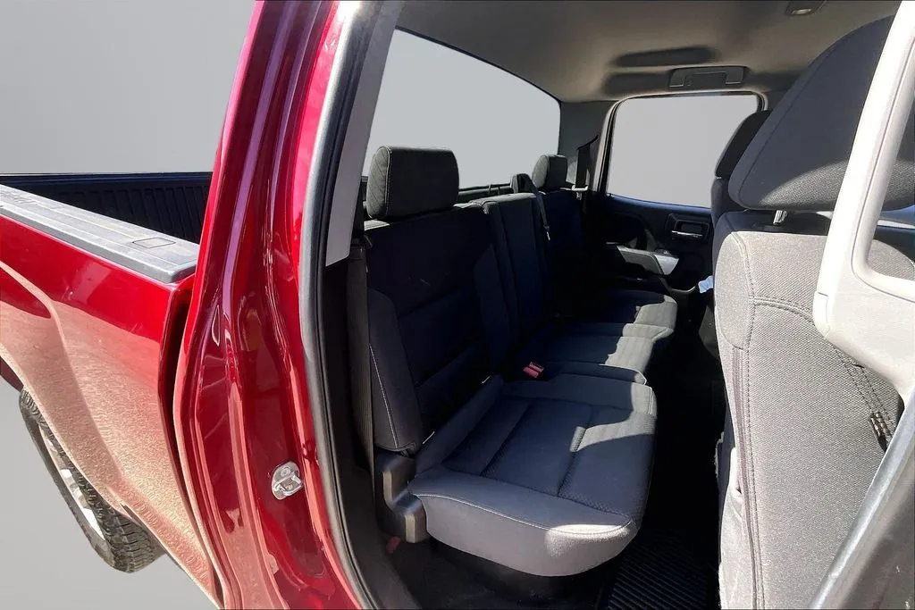 Chevrolet Silverado photo 24