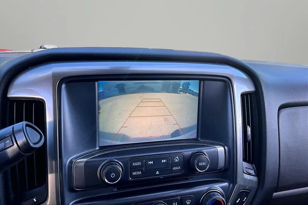Chevrolet Silverado photo 14
