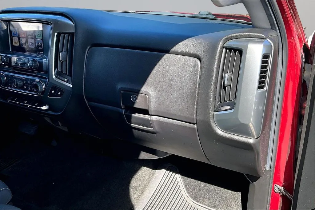Chevrolet Silverado photo 25