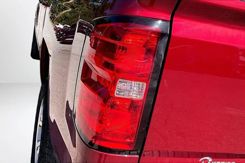 Chevrolet Silverado photo 22