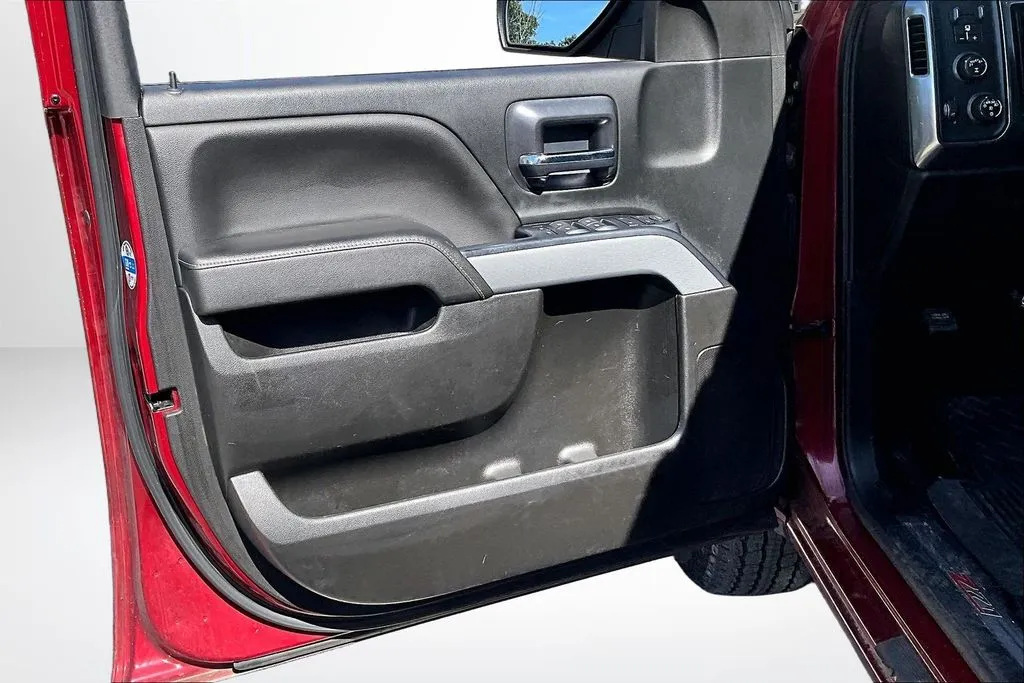 Chevrolet Silverado photo 19