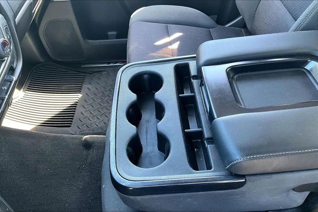 Chevrolet Silverado photo 17