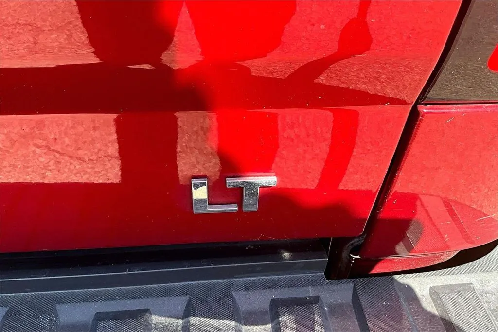 Chevrolet Silverado photo 23