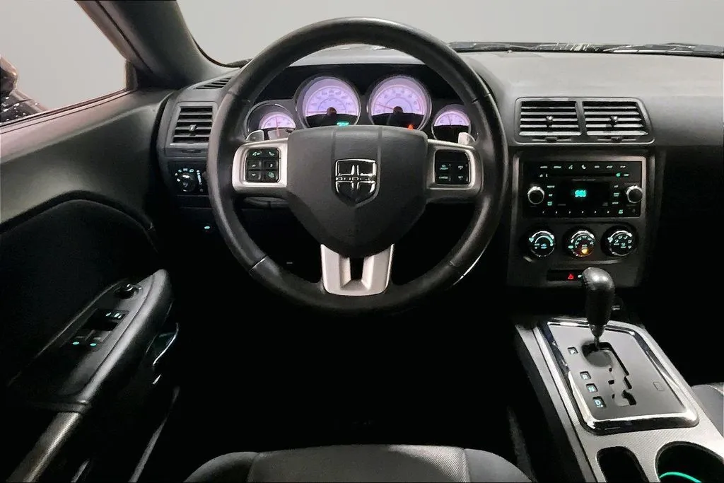 Dodge Challenger photo 8