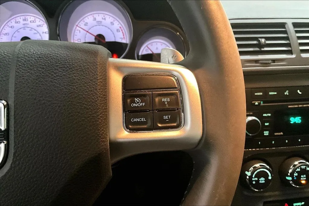 Dodge Challenger photo 11