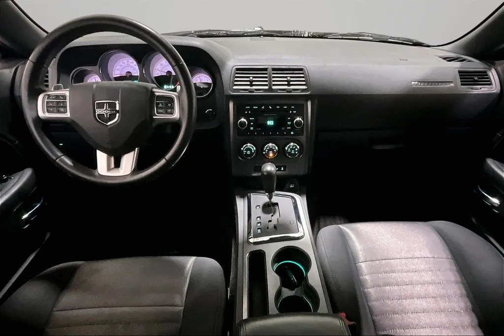 Dodge Challenger photo 7