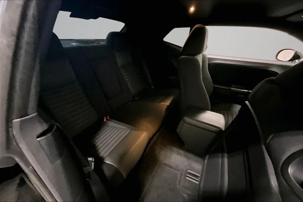 Dodge Challenger photo 21