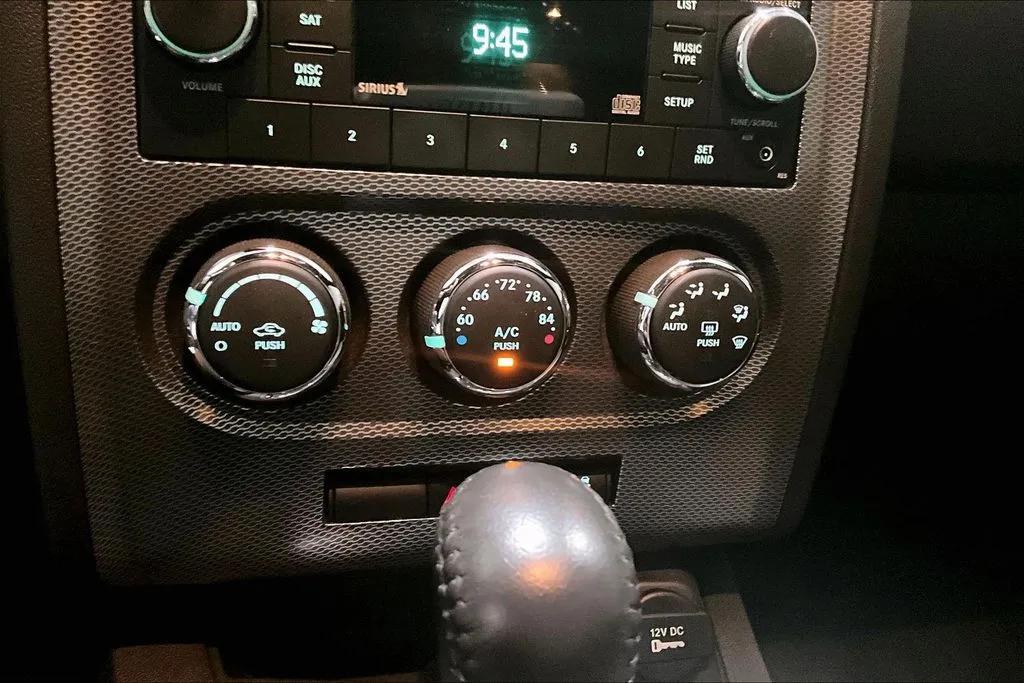 Dodge Challenger photo 13