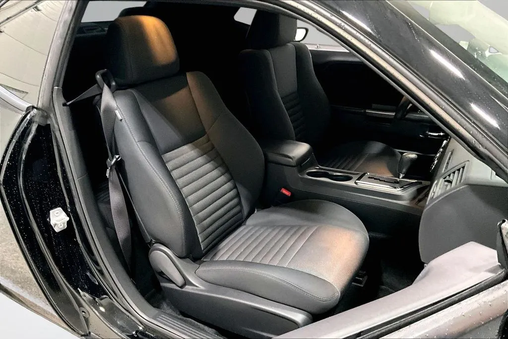 Dodge Challenger photo 24