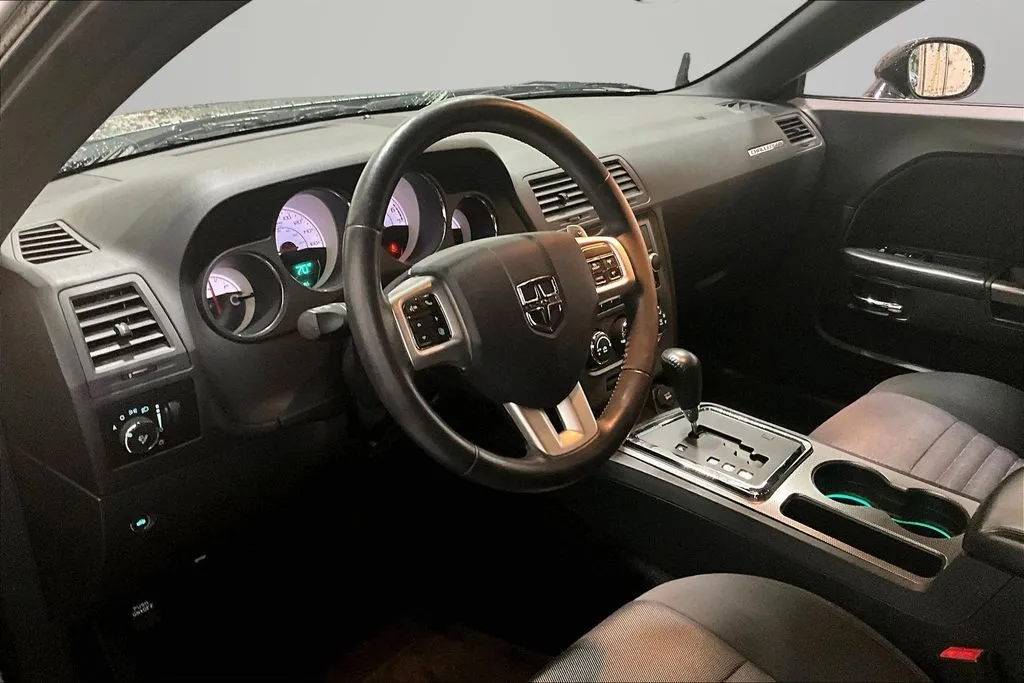 Dodge Challenger photo 14
