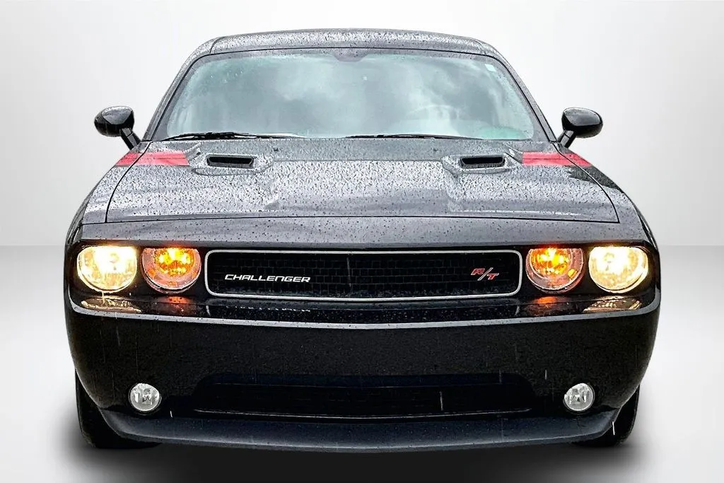 Dodge Challenger photo 2