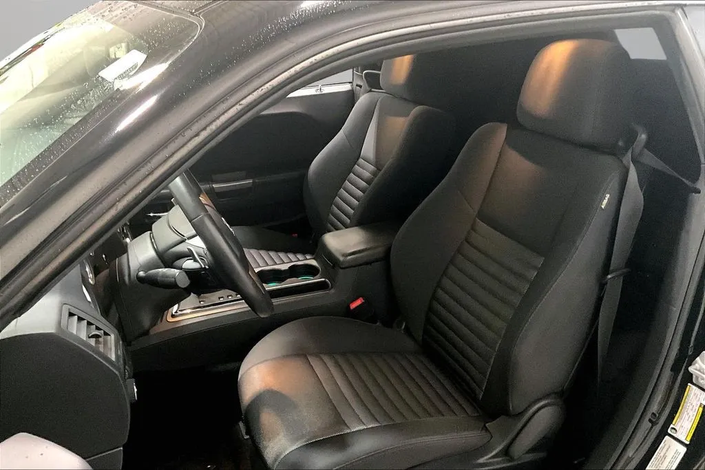Dodge Challenger photo 18
