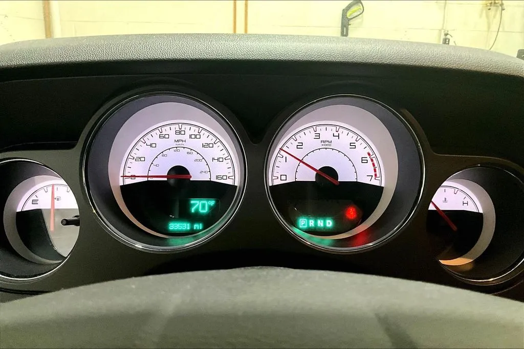 Dodge Challenger photo 12