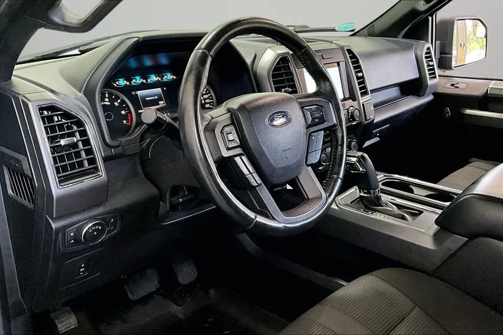 Ford F-150 photo 18
