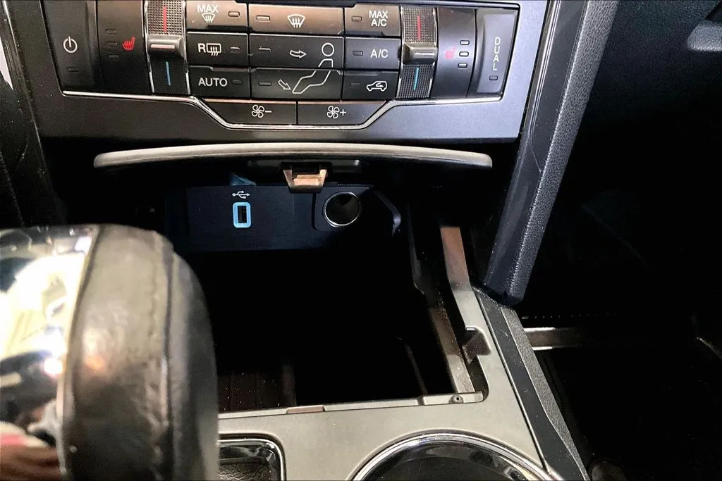 Ford Explorer photo 16