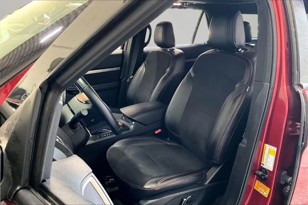 Ford Explorer photo 21