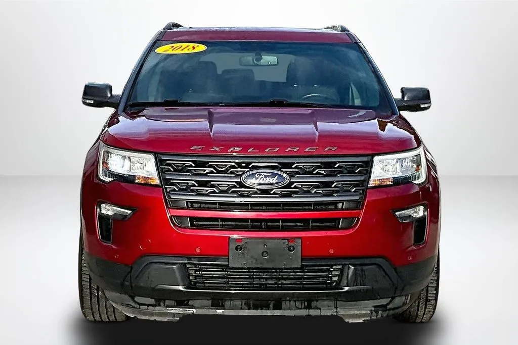 Ford Explorer photo 2