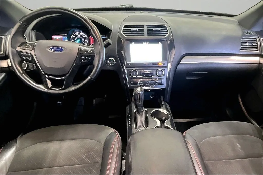 Ford Explorer photo 7