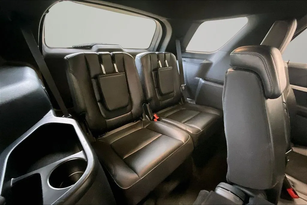 Ford Explorer photo 25