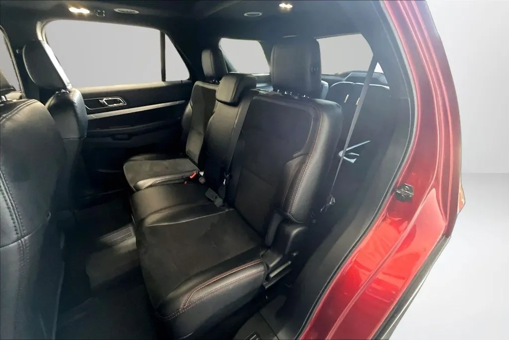 Ford Explorer photo 22