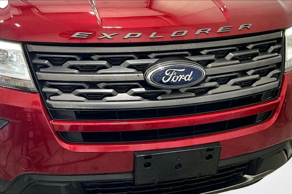 Ford Explorer photo 32