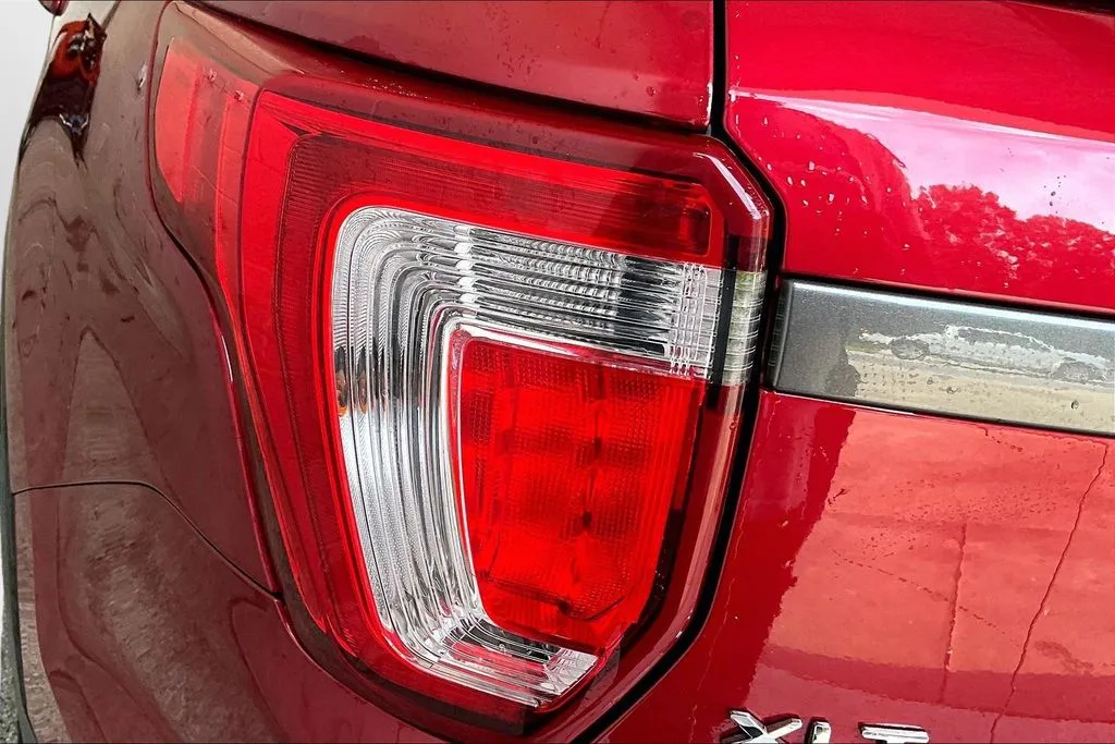 Ford Explorer photo 23