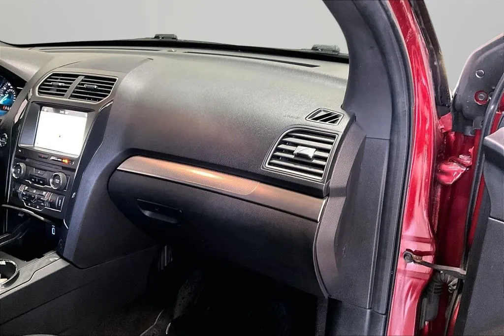 Ford Explorer photo 26