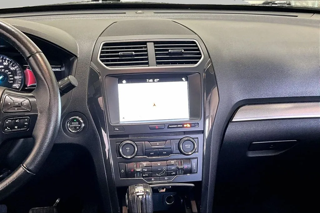 Ford Explorer photo 9
