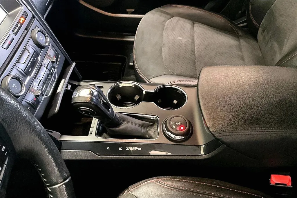 Ford Explorer photo 18