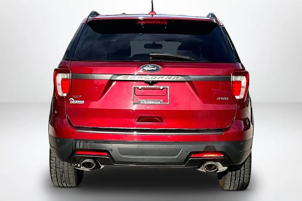 Ford Explorer photo 6