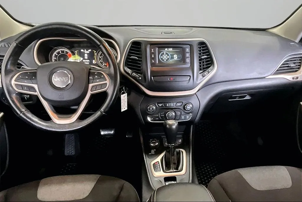 Jeep Cherokee photo 7