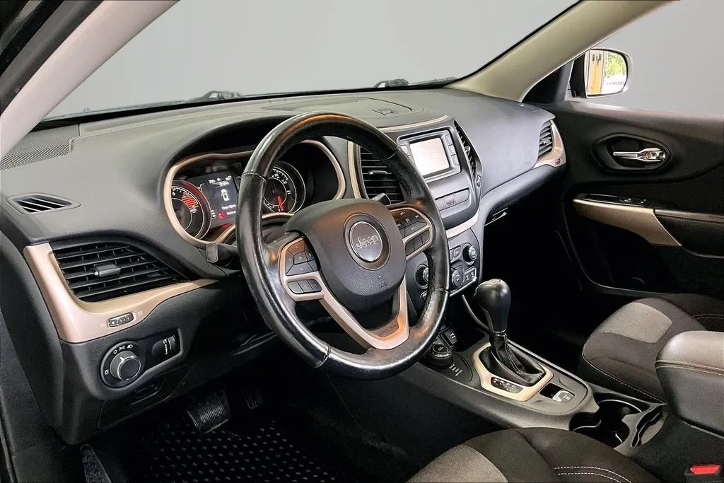 Jeep Cherokee photo 17
