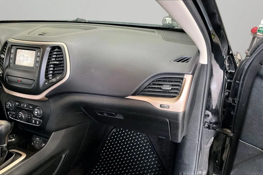Jeep Cherokee photo 26