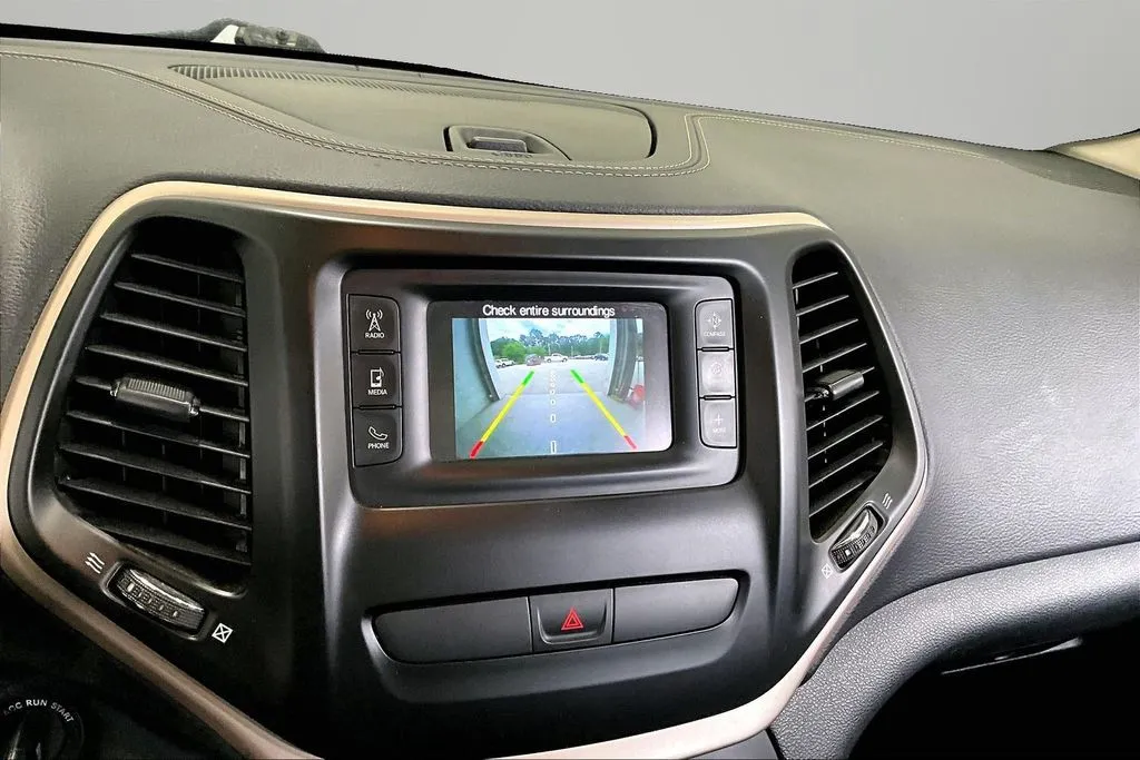 Jeep Cherokee photo 14