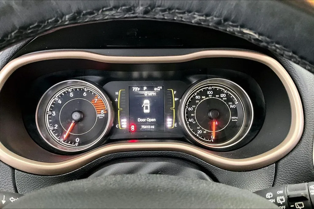 Jeep Cherokee photo 13