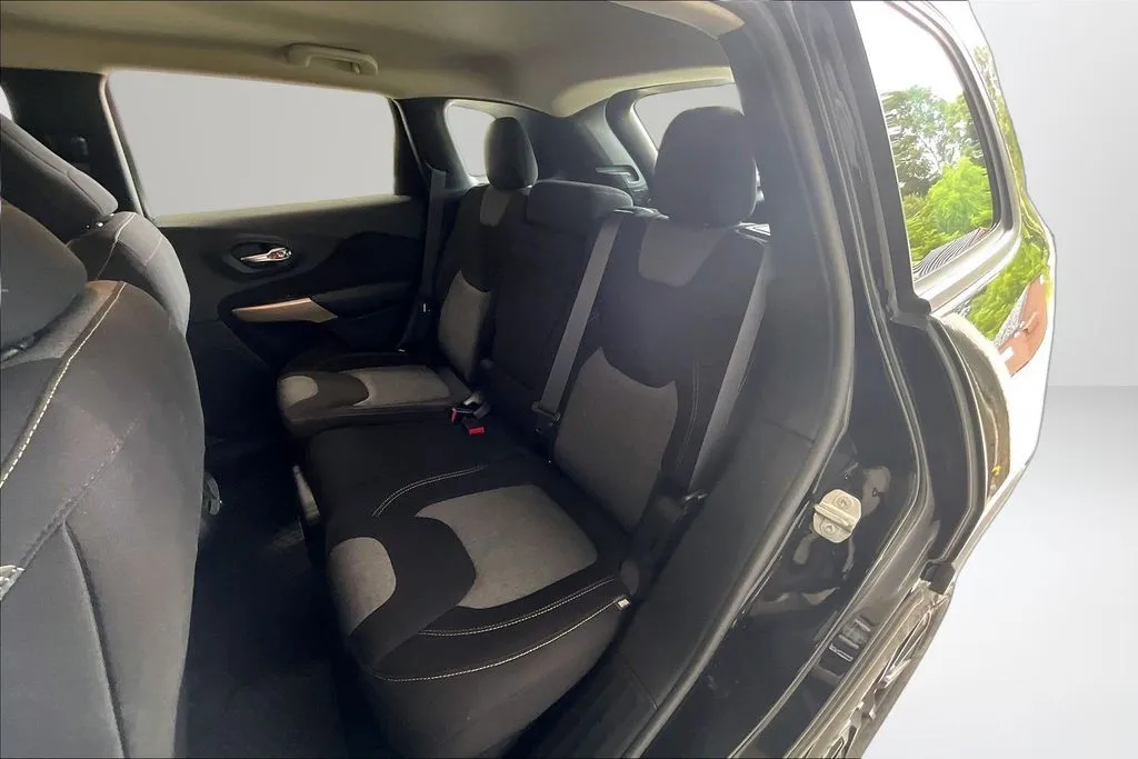 Jeep Cherokee photo 22