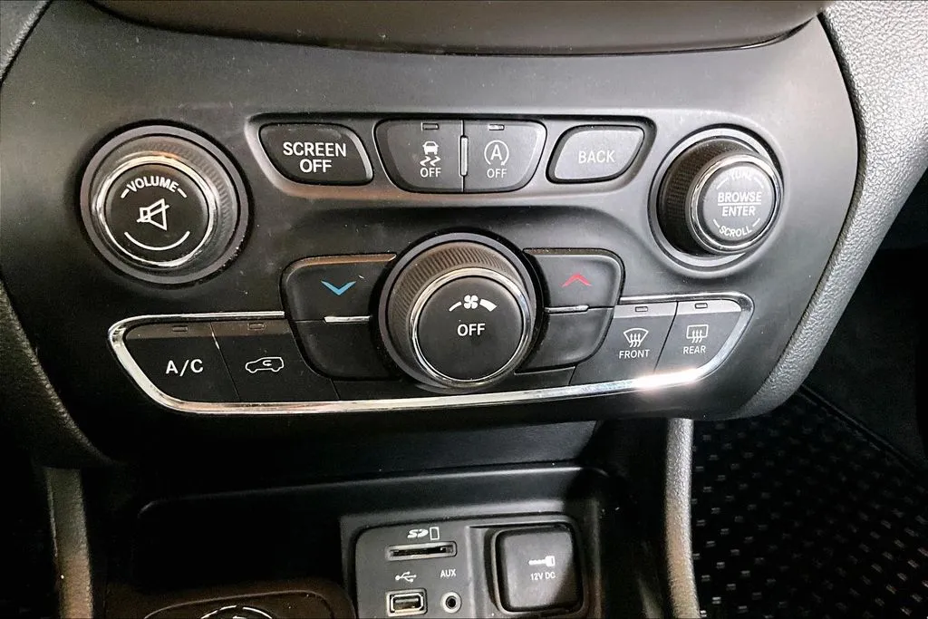 Jeep Cherokee photo 15