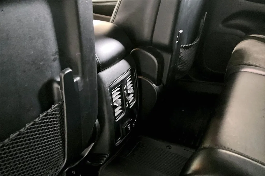 Jeep Grand Cherokee photo 10