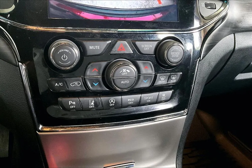 Jeep Grand Cherokee photo 15