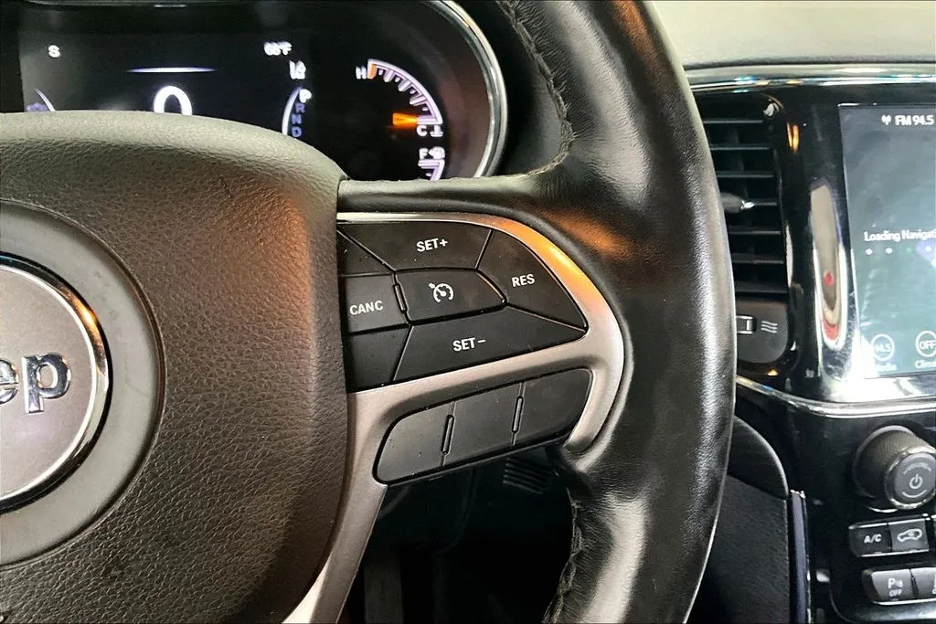 Jeep Grand Cherokee photo 12