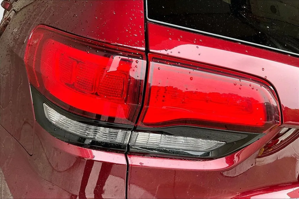 Jeep Grand Cherokee photo 23