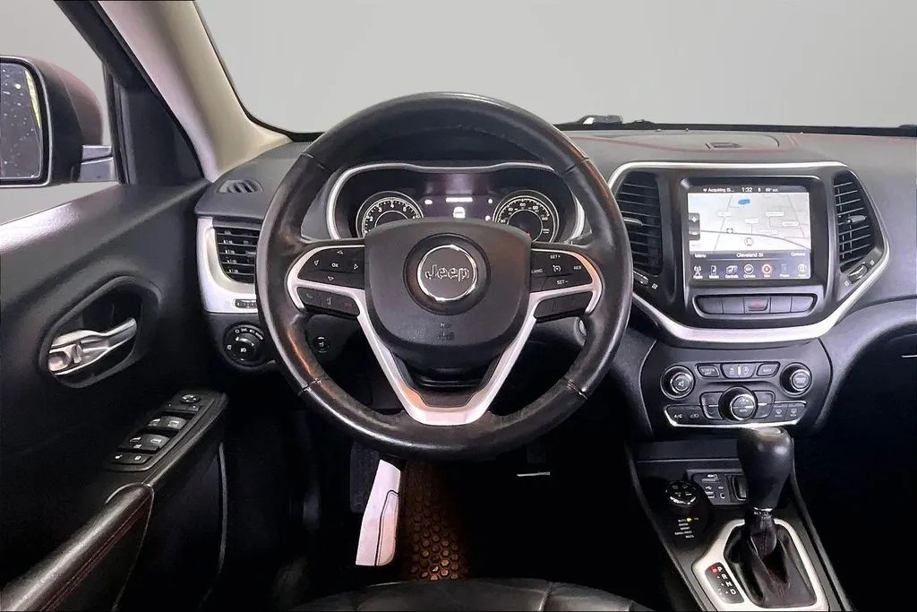 Jeep Cherokee photo 8